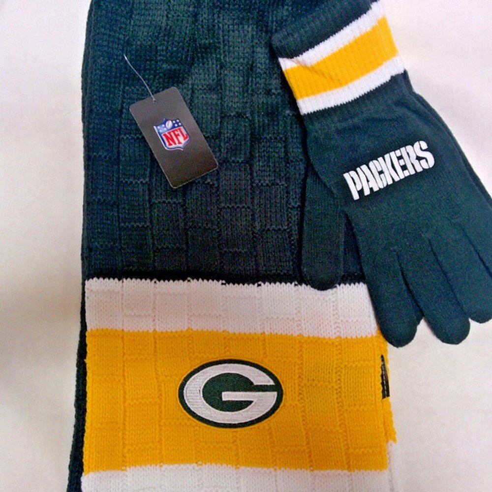 GREEN BAY PACKERS KNIT SCARF AND GLOVES GIFT SET